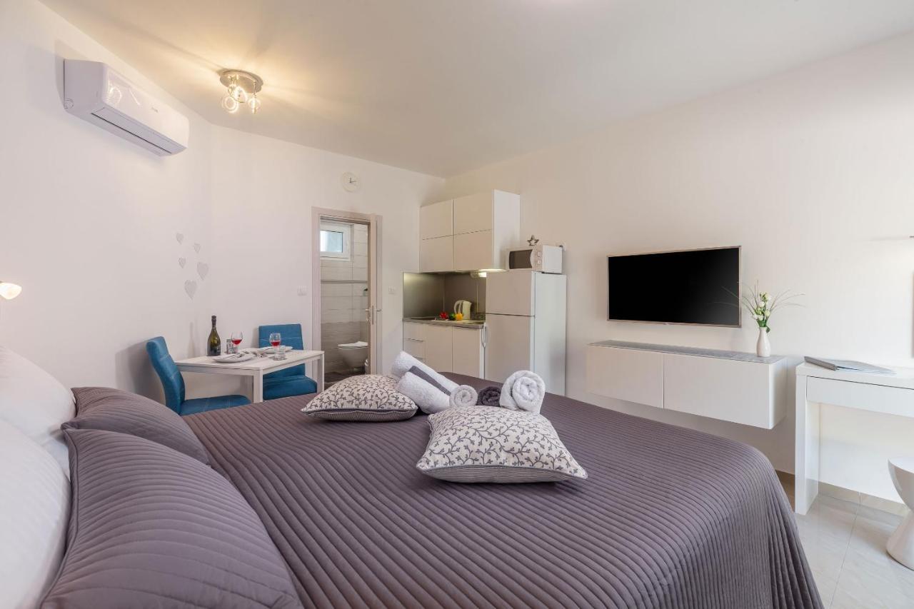 Evita Fazana Premium Studio Apartments Exterior photo